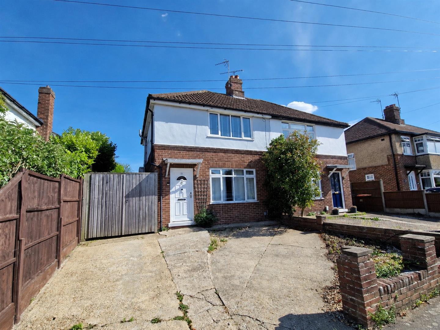 3 bed property in Deacon Avenue, Bedford